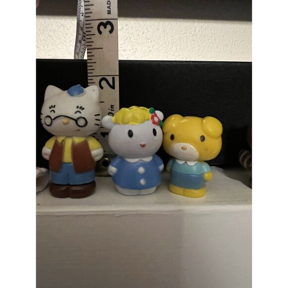 Hello Kitty Squinkie Figurines-Set of 9 With Play Mat - Picture 7 of 8